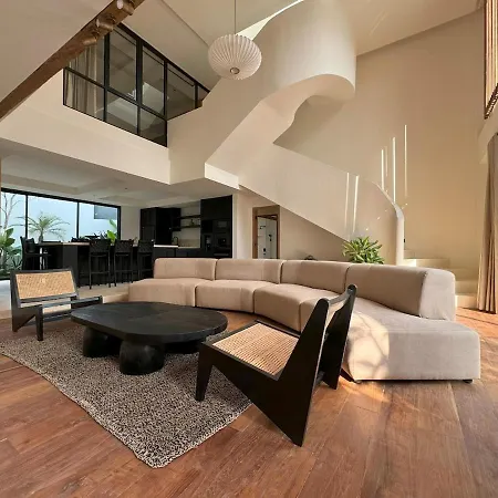 Stylish 4 Bedroom Villa In Prime Location